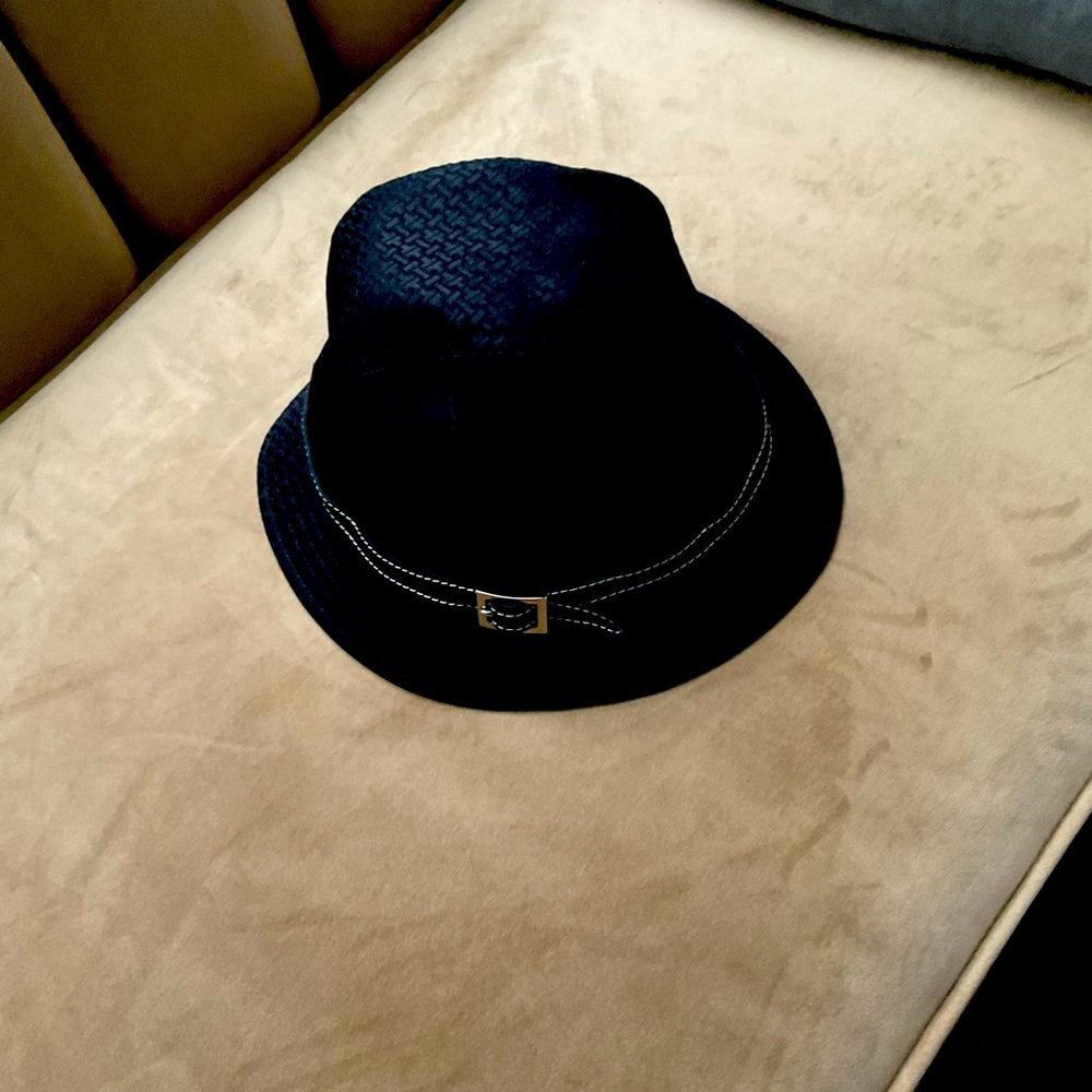 Talbots bucket hat-fabric/leather strap. White top stitch.